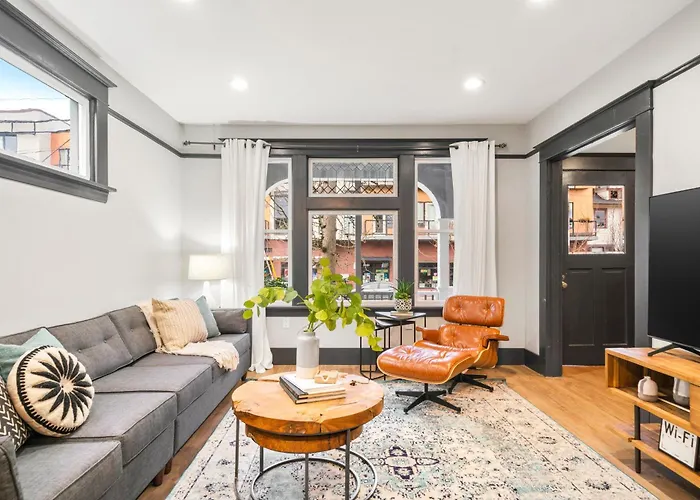 Stay Portland Collection - Fresh Belmont Charmer - 95 Walkscore